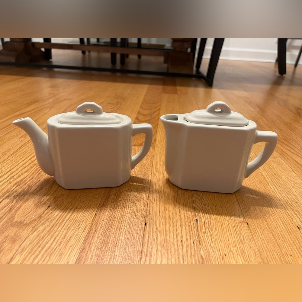 Restoration Hardware White Ceramic Tea creamer Set